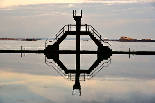 Reflection and symmetry Photograph by Vincent Jary
