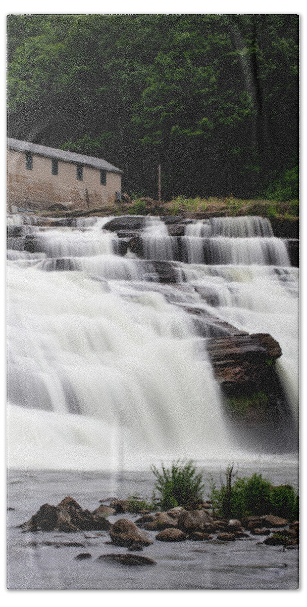 Waterfall Hand Towel featuring the photograph Great Falls by Marlo Horne