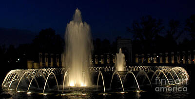 Womens Graphic Tees - WWII Memorial Fountains by Wesley Farnsworth