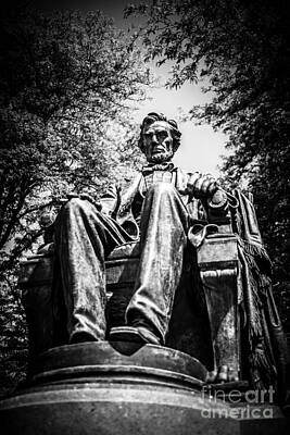 Politicians Photos - Chicago Abraham Lincoln Sitting Statue Black and White by Paul Velgos