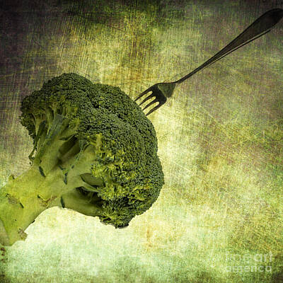 Food And Beverage Digital Art - Eat your broccoli by Patricia Hofmeester