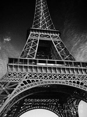 World War 1 Propaganda Posters - Eiffel tower in Paris by Luis Alvarenga