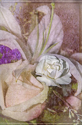 Lilies Digital Art - Faded Beauty by Susan McMenamin
