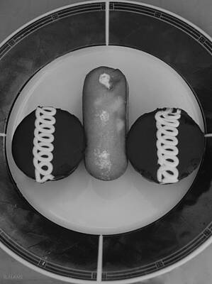 1-war Is Hell - HOSTESS TWINKIE AND CUPCAKES in BLACK AND WHITE by Rob Hans