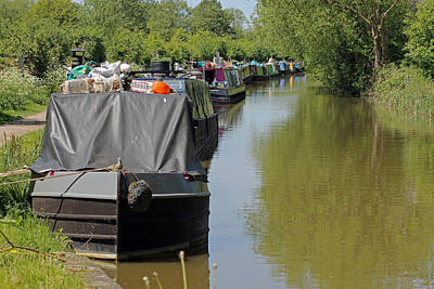 Sara Habecker Folk Print Royalty Free Images - Houseboats on Oxford Canal Royalty-Free Image by Tony Murtagh