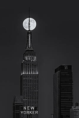 Food And Beverage Photos - Super Moon In An Empire State Of Mind BW by Susan Candelario