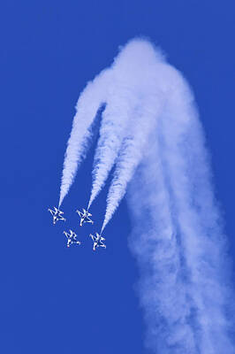Donna Corless Royalty-Free and Rights-Managed Images - Thunderbirds Diamond Formation Downwards by Donna Corless