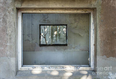 Target Threshold Photography - Window framed by Duncan Longden