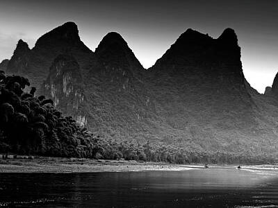 Beach House Shell Fish - The mountain can not stop the sunset-China Guilin scenery Lijiang River in Yangshuo by Artto Pan