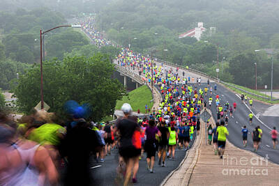Lets Be Frank - Austins Cap10K runners make their way down Enfield Road on a foggy morning by Dan Herron