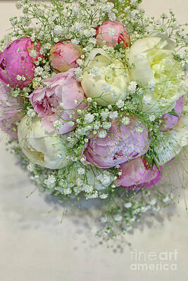 Floral Royalty Free Images - Beautiful wedding bouquet Royalty-Free Image by Patricia Hofmeester