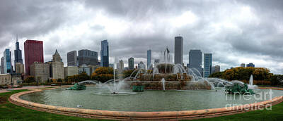 Michael Tompsett Maps - Buckingham Fountain Chicago by Wayne Moran