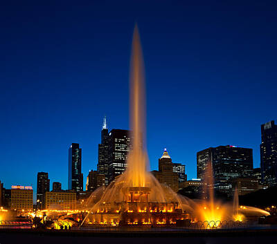 City Scenes Photos - Buckingham Fountain Nightlight Chicago by Steve Gadomski