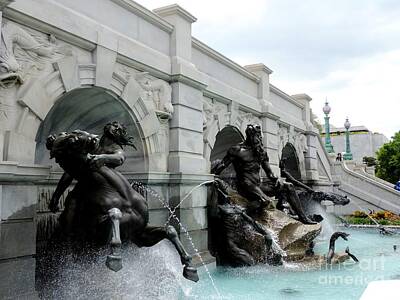 Go For Gold Royalty Free Images - Library of Congress Fountain Royalty-Free Image by Doug Swanson