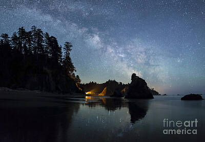 Wild Weather - Milky Way over Ruby Beach   by Colin D Young