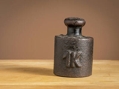 Gaugin - Old iron 1kg weight for a kitchen scale by Stefan Rotter