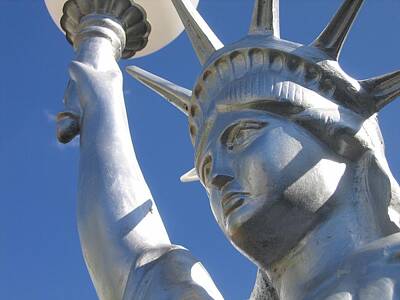 Female Figure Drawings - Statue of Liberty restaurant courtyard Chandler Arizona 2005 by David Lee Guss