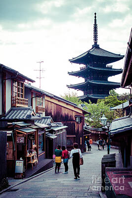 Graphic Tees - Toji Temple pagoda tower in Kyoto  by Mariusz Prusaczyk