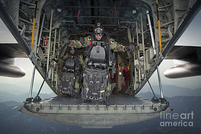 Design Pics - U.s. Navy Seals Combat Diver Prepares by Tom Weber