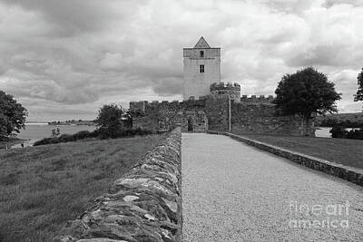 Comedian Drawings Royalty Free Images - Doe Castle bw Royalty-Free Image by Eddie Barron