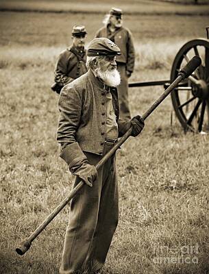 Politicians Photos - Gettysburg Battlefield - Confederate Artilleryman #2 by Cindy Treger
