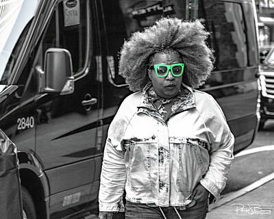 Fun Patterns - Lady with green Frames by Patrick Boening