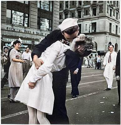 City Scenes Paintings - Navy Lt. Victor Jorgensen s camera captured this famous kiss in New York City s Times Square on Augu by Celestial Images
