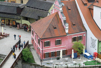 Colored Pencils - Pink House in Cesky Krumlov  by Les Palenik