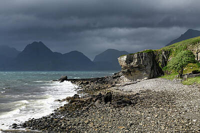 Outdoor Graphic Tees - Rocky shore at Port na Cullaidh harbour Elgol with Red Cuillin M by Reimar Gaertner