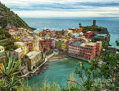 1-war Is Hell - Vernazza Cinque Terre View From the North by Wayne Moran