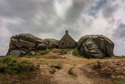 Autumn Pies - House between rocks in Meneham on the atlantic coast in northern Brittany by Stefan Rotter