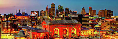Football Royalty-Free and Rights-Managed Images - A Winning Skyline - Kansas City Missouri Panorama by Gregory Ballos