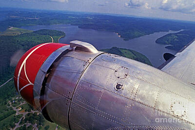 Vintage Presidential Portraits - DC-3 over Tennessee by Bernd Billmayer