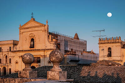 City Scenes Photos - Glimpse of the baroque city of Noto by Giorgio Morara