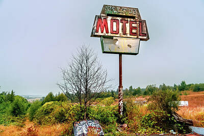 Michael Tompsett Maps - Hillside Motel by Cindy Shebley