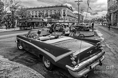 Vintage Buick - La Habana 002 by Bernardo Galmarini