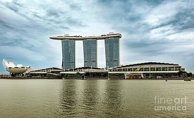 Popsicle Art Royalty Free Images - Marina Bay Sands hotel and Art Science museum downtown of Singap Royalty-Free Image by Marek Poplawski