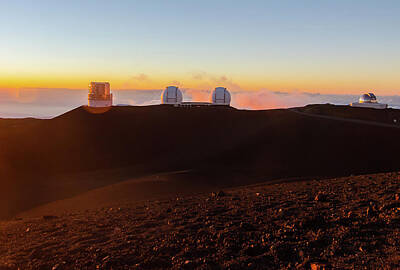 Spanish Adobe Style - Mesmerizing view of sunset at Mauna Kea in Big Island Hawaii USA by Ujjwal Shrestha
