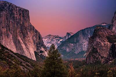 Modern Man Air Travel - Mountains during golden hour - Yosemite Valley, United States by Julien