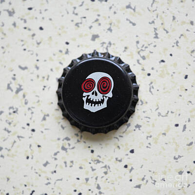 Beer Photos - Skull Beer Bottle Cap by Robert Tubesing