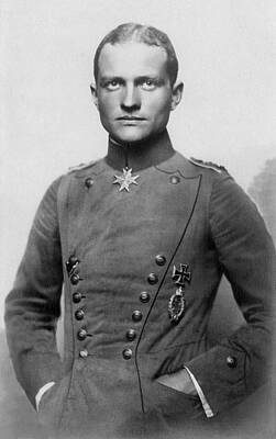 Portraits Photos - The Red Baron - Manfred von Richthofen - 1917 by War Is Hell Store