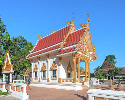 Sports Tees - Wat Mongkol Kowitharam Phra Ubosot DTHU0487 by Gerry Gantt